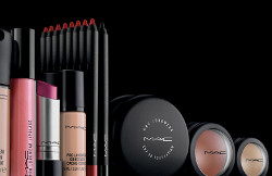 Gratis smink från MAC Cosmetics värt 5000 kr